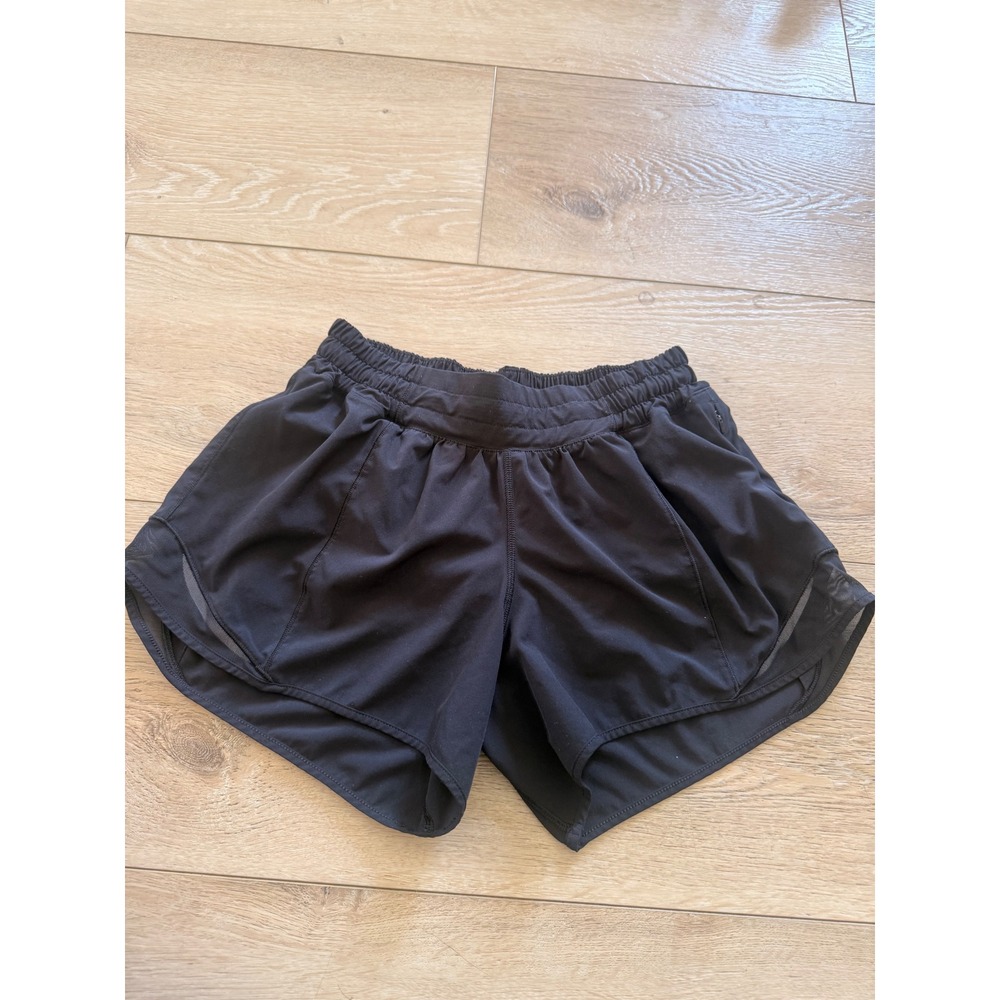 Lululemon Hotty Hot Shorts Women 6 Black Low Rise 2.5" Inseam Activewear 386